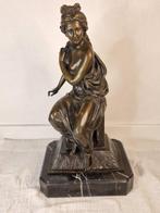 Partial: B.azhengj - Beeld, Bronzen beeld hurkende vrouw -, Antiek en Kunst