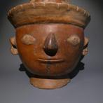 Recuay, Peru Terracotta Pot met mannelijk hoofd. 17,5 cm H.