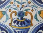 Tegel - Gekleurde Bloemvaas met 1/4 rozethoeken - 1600-1650, Antiek en Kunst