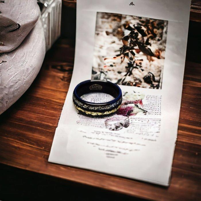 TUNGSTEN RING met METEORIET en GULD INLEGVEL. Het beste, Verzamelen, Mineralen en Fossielen