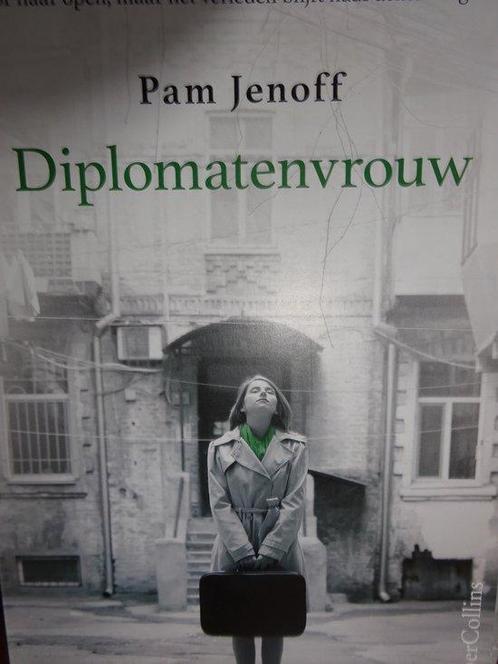 Diplomatenvrouw 9789402710182 Pam Jenoff, Boeken, Overige Boeken, Zo goed als nieuw, Verzenden