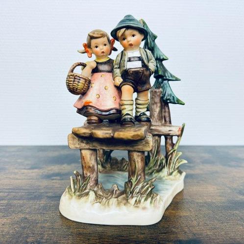 Hummel # 472 - On Our Way - TMK 7 - Boxed - Beeldje -, Antiek en Kunst, Curiosa en Brocante