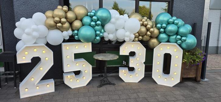 lichtcijfer en Ballon styling verhuur, Hobby en Vrije tijd, Feestartikelen | Verhuur, Geboorte of Huwelijk, Nieuw, Ophalen of Verzenden