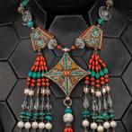 Rood koraal, amber, Himalaya-turquoise (howliet) -