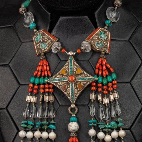 Rood koraal, amber, Himalaya-turquoise (howliet) -, Verzamelen, Mineralen en Fossielen