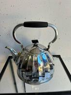 Theepot - Retro Elegantie: De Tijdloze Nikkel Theepot in Art