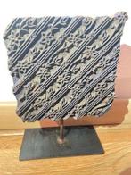 Decoratief ornament - Batik stempel op voet, Antiek en Kunst, Curiosa en Brocante