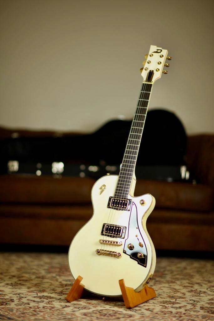 Duesenberg Fantom 2025 | Aged White, Muziek en Instrumenten, Snaarinstrumenten | Gitaren | Elektrisch
