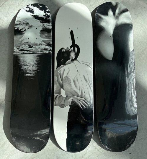 ≥ Robert Longo (1953) - Set of Three Supreme Skateboards — Kunst