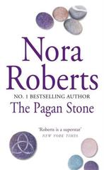 Pagan Stone 9780749938864 Nora Roberts, Boeken, Overige Boeken, Gelezen, Nora Roberts, Verzenden