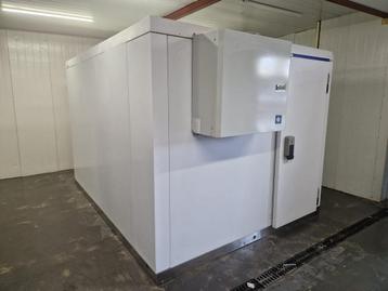 Vriescel 236 x 296 x 200 cm stekker klaar beschikbaar voor biedingen