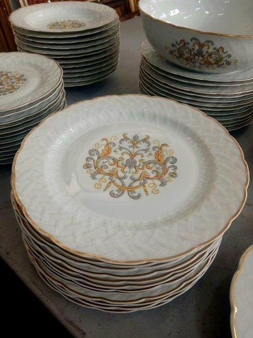 Bernardaud - Tafelservies voor 12 (69) - Lodewijk XIII -, Antiek en Kunst, Antiek | Meubels | Tafels