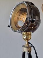 Besnard, Paris - Statief vloerlamp - De Vestaalse maagden