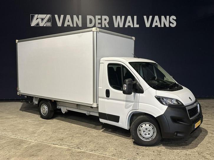 Peugeot Boxer 2.2 BlueHDi 165pk Bakwagen Laadklep Fabrieksga, Auto's, Bestelauto's, Dealer onderhouden, Lease, Zwart, Handgeschakeld