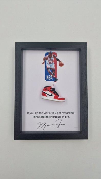 Lijst- Mini Sneaker AJ1 Air Jordan 1 Trophy Room Chicago, Antiek en Kunst, Kunst | Designobjecten
