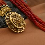 Antieke bloedkoralen kralen collier met gouden sierslot a..., Gebruikt, Overige kleuren, Ophalen of Verzenden, Met edelsteen