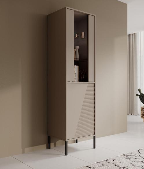 Meubella | Vitrinekast beige glazen opbergkast 55cm, Huis en Inrichting, Kasten | Vitrinekasten, 25 tot 50 cm, Nieuw, 150 tot 200 cm