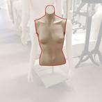 Huidkleurige Torso Dames Zonder Armen en Poot