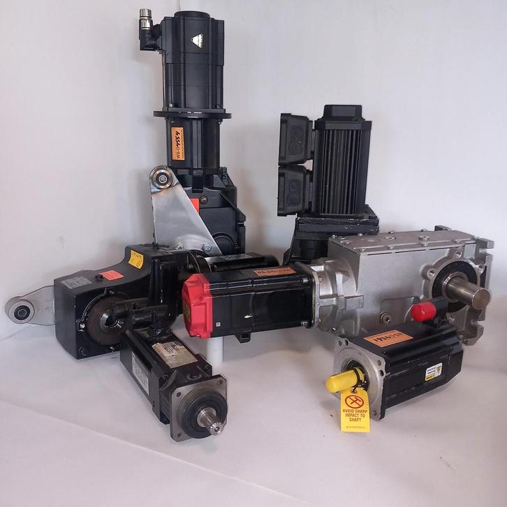 Webshop met diverse servomotoren., Doe-het-zelf en Verbouw, Motoren, Elektromotor, Nieuw, Ophalen of Verzenden