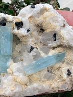 Esthetisch Opmerkelijk Aquamarijn Exemplaar - Hoogte: 119 mm, Verzamelen, Mineralen en Fossielen
