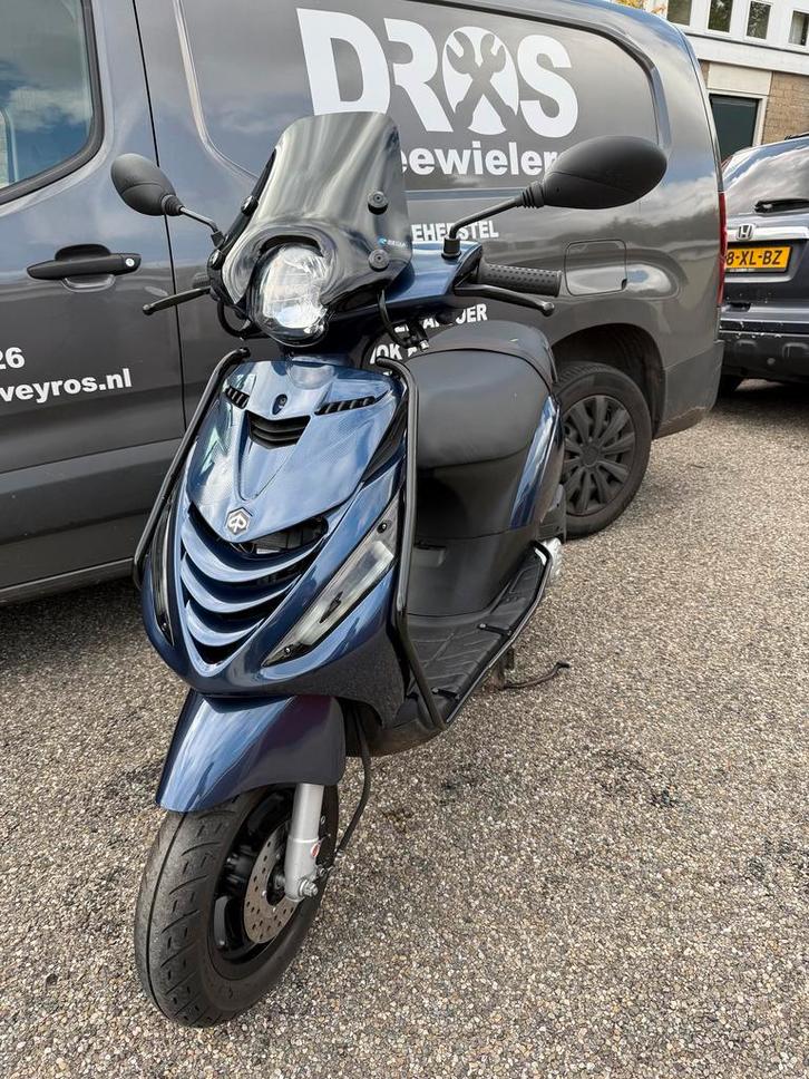 Piaggio Zip 2023 BROM 4t3v EERSTE EIGENAAR 5092km mid. blue, Fietsen en Brommers, Scooters | Piaggio, Maximaal 45 km/u, Zip, Benzine
