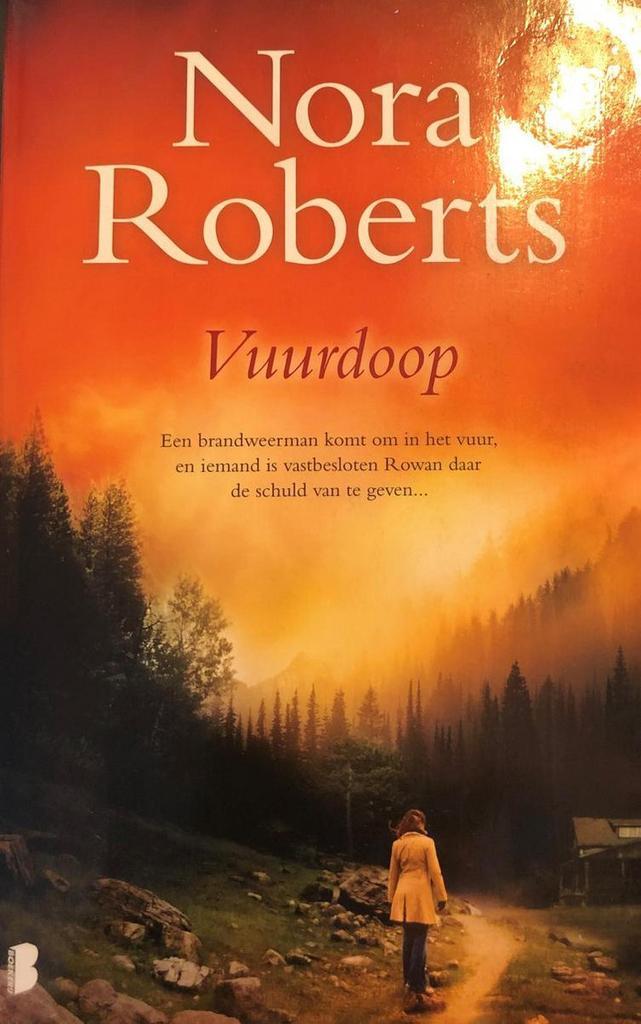 Vuurdoop 9789022577035 Nora Roberts, Boeken, Romans, Gelezen, Verzenden