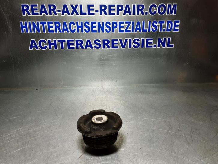 Rubber  achteras Opel Senator, Vauxhall Carlton 2e type)., Auto-onderdelen, Remmen en Aandrijving, Nieuw, Opel, Verzenden
