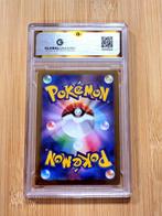 Pokémon - 1 Graded card - Fezandipiti #108 Illustration AR, Hobby en Vrije tijd, Verzamelkaartspellen | Pokémon, Nieuw