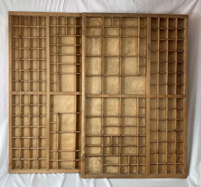 Rek - Hout - Twee grote houten letterbakken, Antiek en Kunst, Kunst | Designobjecten