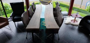 Boomstam eettafel Puro met epoxy blad beschikbaar voor biedingen