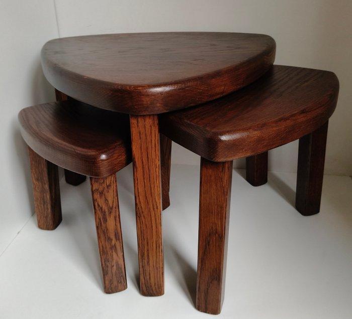 Set bijzettafels - Eik - Drie bijzettafeltjes, Antiek en Kunst, Kunst | Designobjecten