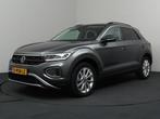 Zakelijke Lease |  Volkswagen T-Roc 1.5 TSI Life Business, Auto's, Volkswagen, Automaat, Stof, Gebruikt, Euro 6
