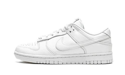 Nike Dunk Low Triple White (2021) - maat 40 (Sneakers), Kleding | Dames, Schoenen, Wit, Nieuw, Sneakers of Gympen, Verzenden
