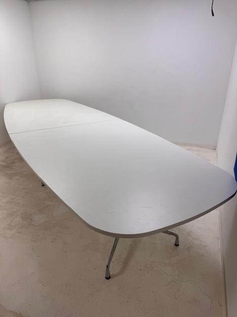 Vitra Eames Segmented tafel bootvorm 400x140 wit melamine, Zakelijke goederen, Kantoor en Winkelinrichting | Kantoormeubilair en Inrichting