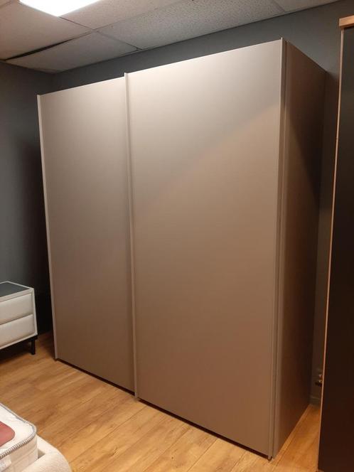 Zweefdeurkast Savena **SHOWROOMMODEL**, Huis en Inrichting, Woonaccessoires | Overige, Nieuw