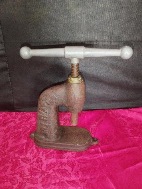 Industriële apparatuur - Italië - Pressa MIRA XX eeuw, Antiek en Kunst, Antiek | Wandborden en Tegels