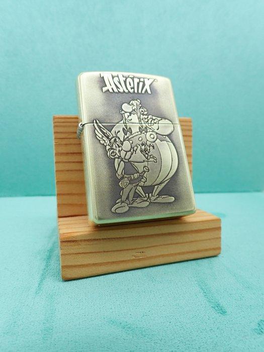 Zippo - Zippo Custom - Asterix - Zonder minimumprijs -, Verzamelen, Rookartikelen, Aanstekers en Luciferdoosjes