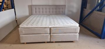 Boxspring 200x200 magazijn verkoop beschikbaar voor biedingen