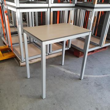 Eromesmarko kleine tafel / schooltafel - 76x70x50 cm beschikbaar voor biedingen