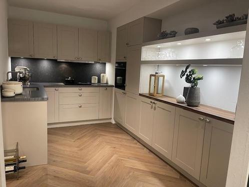 Landelijke showroomkeuken incl. luxe Atag apparatuur!, Huis en Inrichting, Keuken | Complete keukens, U-keuken, Nieuw, Composiet