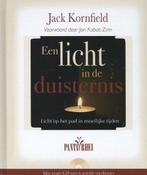 Een licht in de duisternis | 9789088400704 | Jack Kornfield, Boeken, Zo goed als nieuw, Jack Kornfield