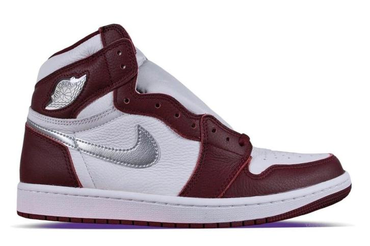 Nike Air Jordan 1 Retro High OG Bordeaux  43, Kleding | Heren, Schoenen, Sneakers of Gympen, Ophalen of Verzenden