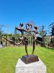 In love sculpture - Brons