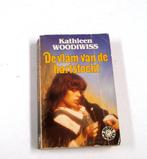 Vlam van de hartstocht 9789010038975 Kathleen Woodiwiss, Verzenden, Gelezen, Kathleen Woodiwiss