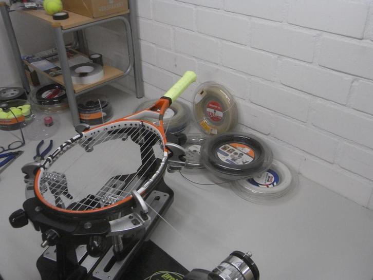 BSE Bespannen van Tennisracket in Eindhoven 7 dagen per week, Sport en Fitness, Tennis, Nieuw