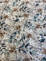 Elegante en delicate stof met een bloemen- en
