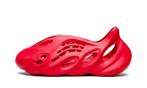 Yeezy Foam RNNR Vermillion, Nieuw