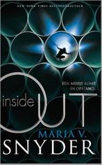 Inside Out - Maria V. Snyder - Paperback - NL, Boeken, Ophalen of Verzenden, Nieuw