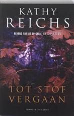 Tot stof vergaan 9789022549421 Kathy Reichs, Verzenden, Gelezen, Kathy Reichs
