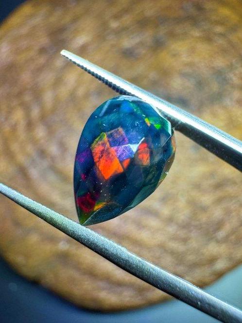Zwart gefacetteerde opaal uit Ethiopië. 2,18 karaat. Geen, Verzamelen, Mineralen en Fossielen